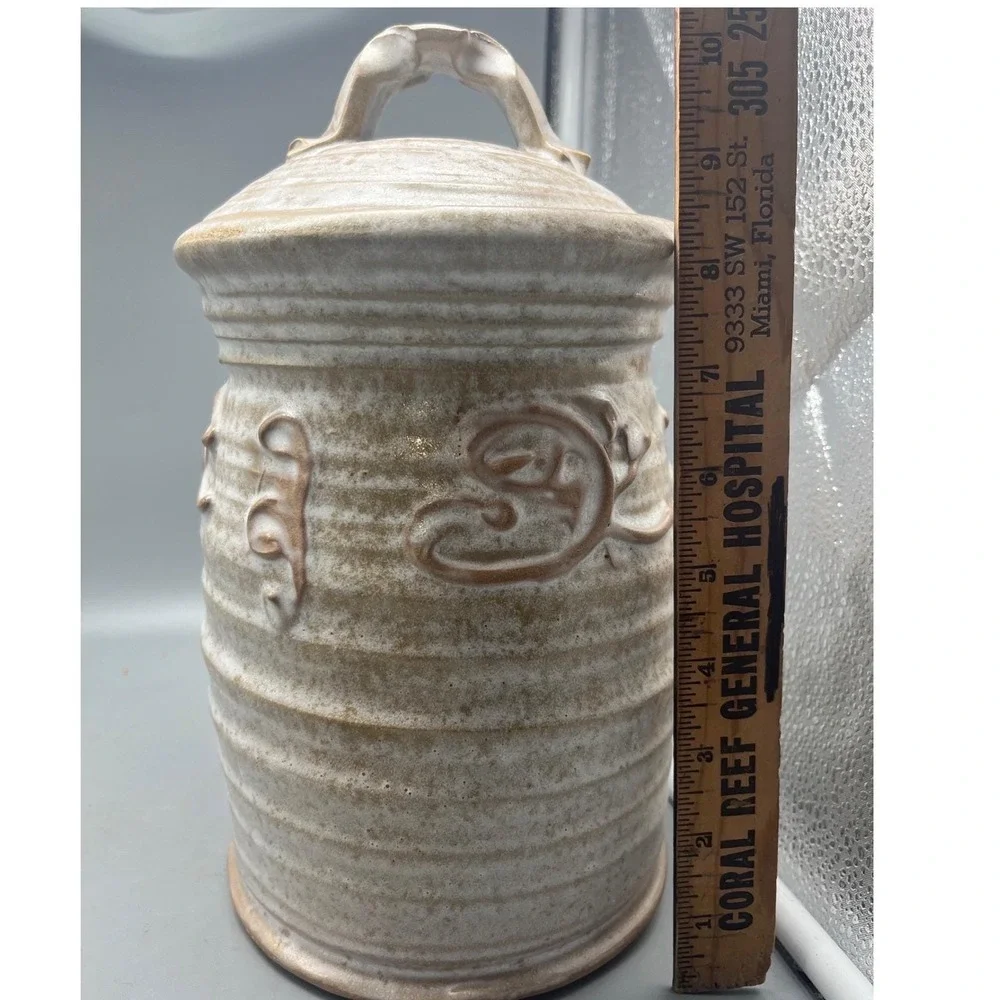 The Unbranded Brand vintage ceramic